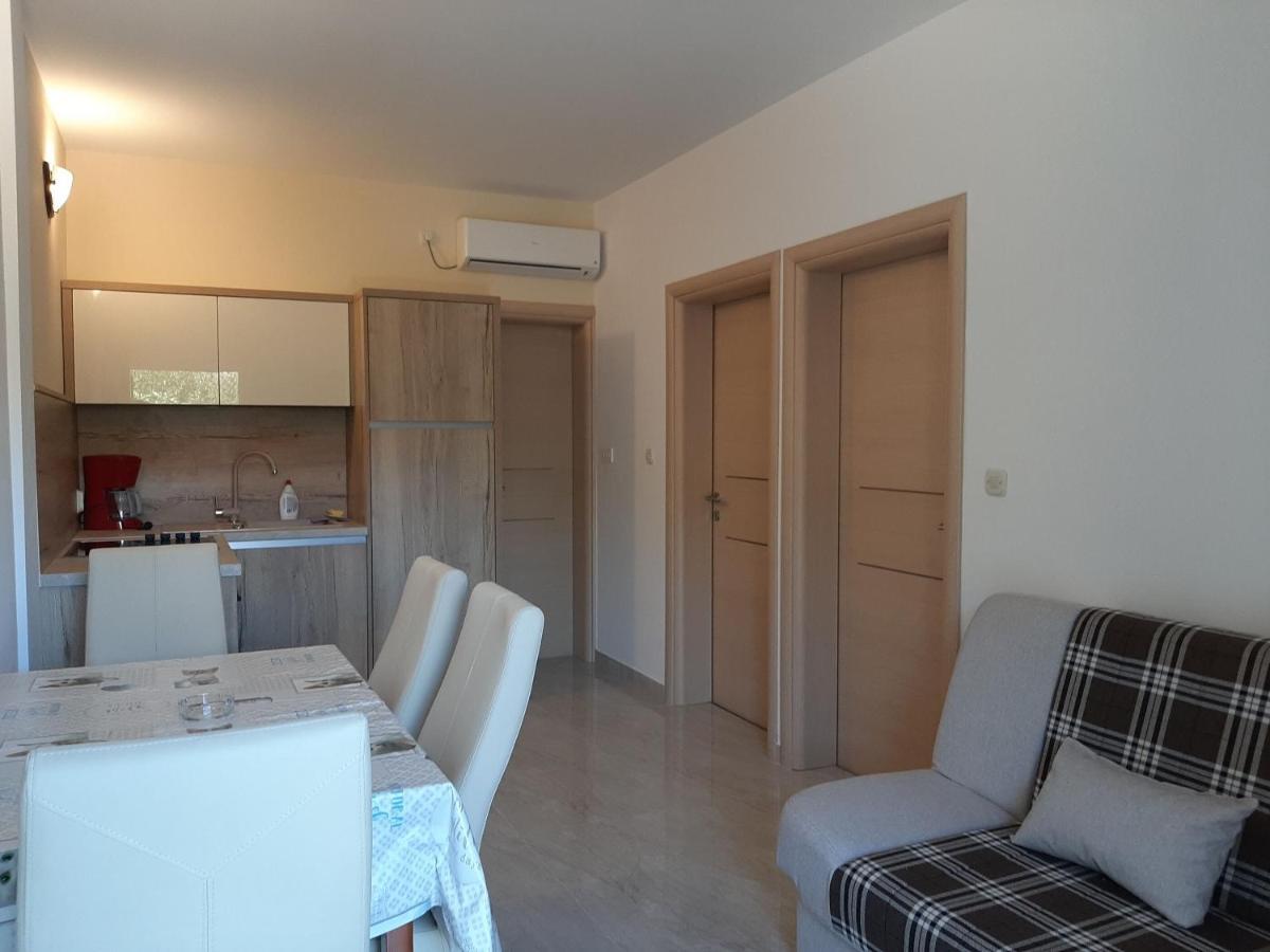 Apartments Edo Новаля Екстериор снимка