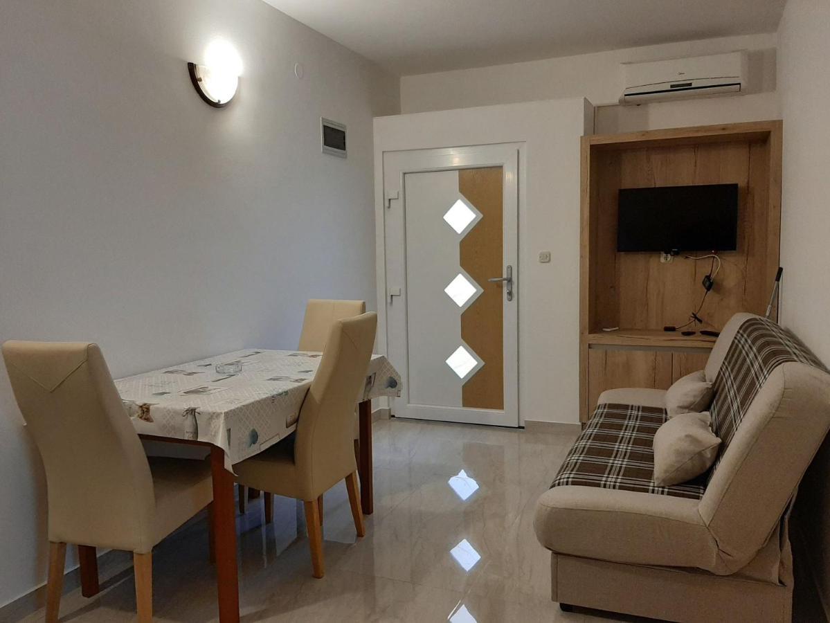 Apartments Edo Новаля Екстериор снимка