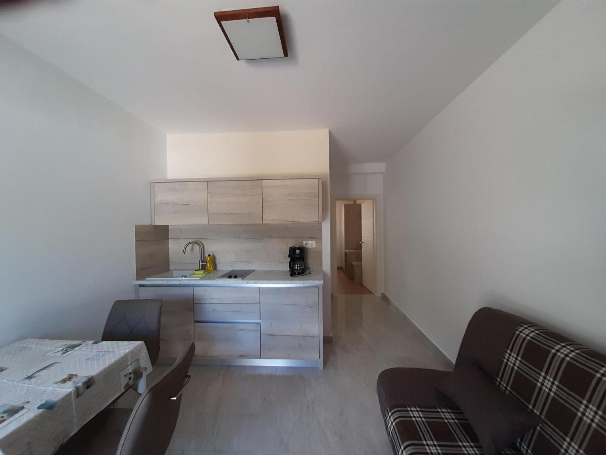 Apartments Edo Новаля Екстериор снимка