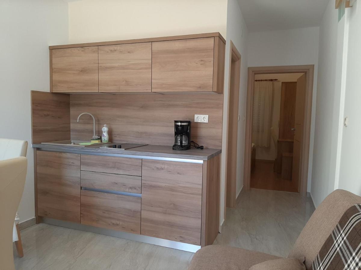 Apartments Edo Новаля Екстериор снимка