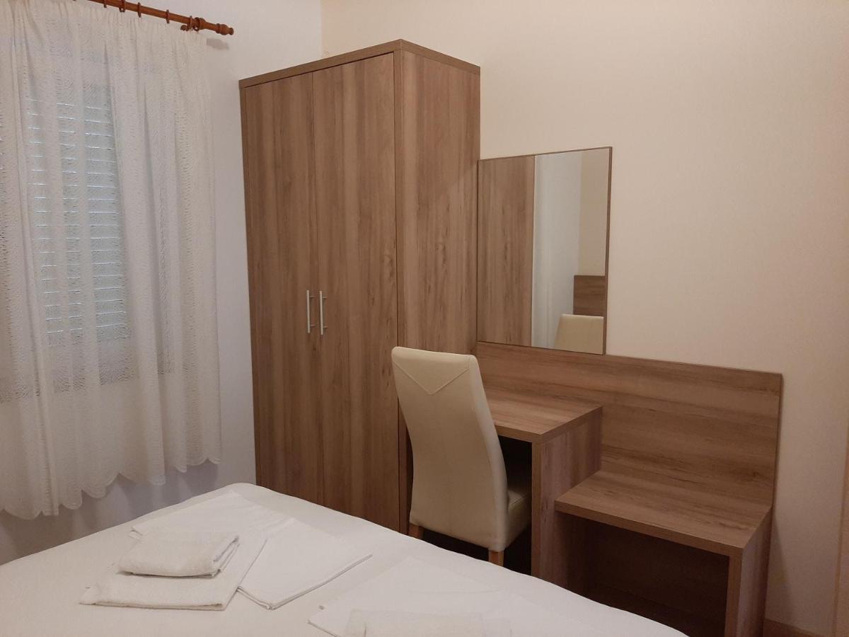 Apartments Edo Новаля Екстериор снимка