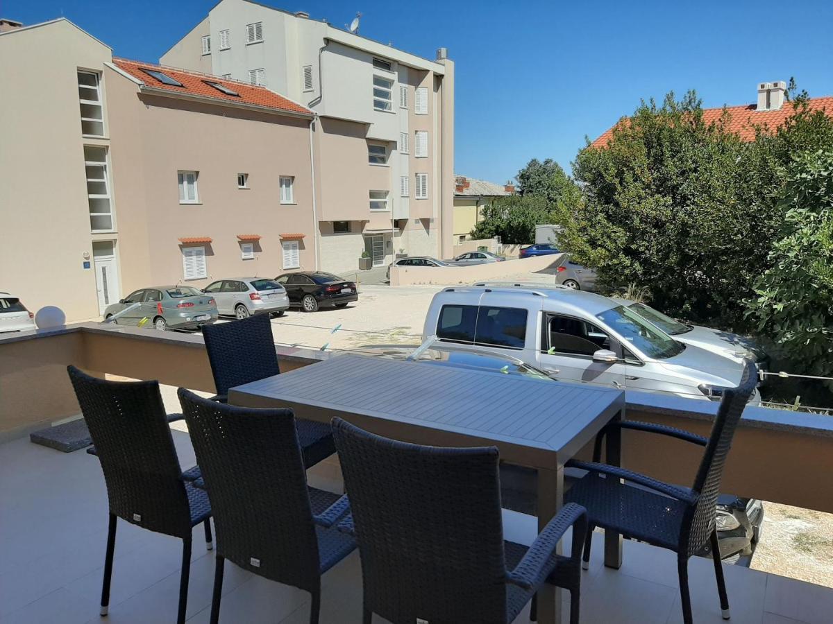 Apartments Edo Новаля Екстериор снимка