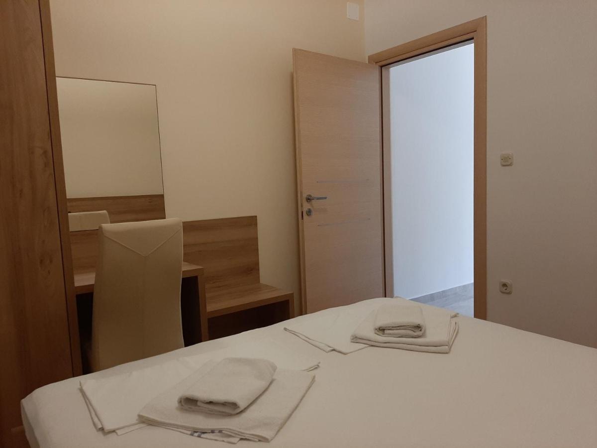 Apartments Edo Новаля Екстериор снимка