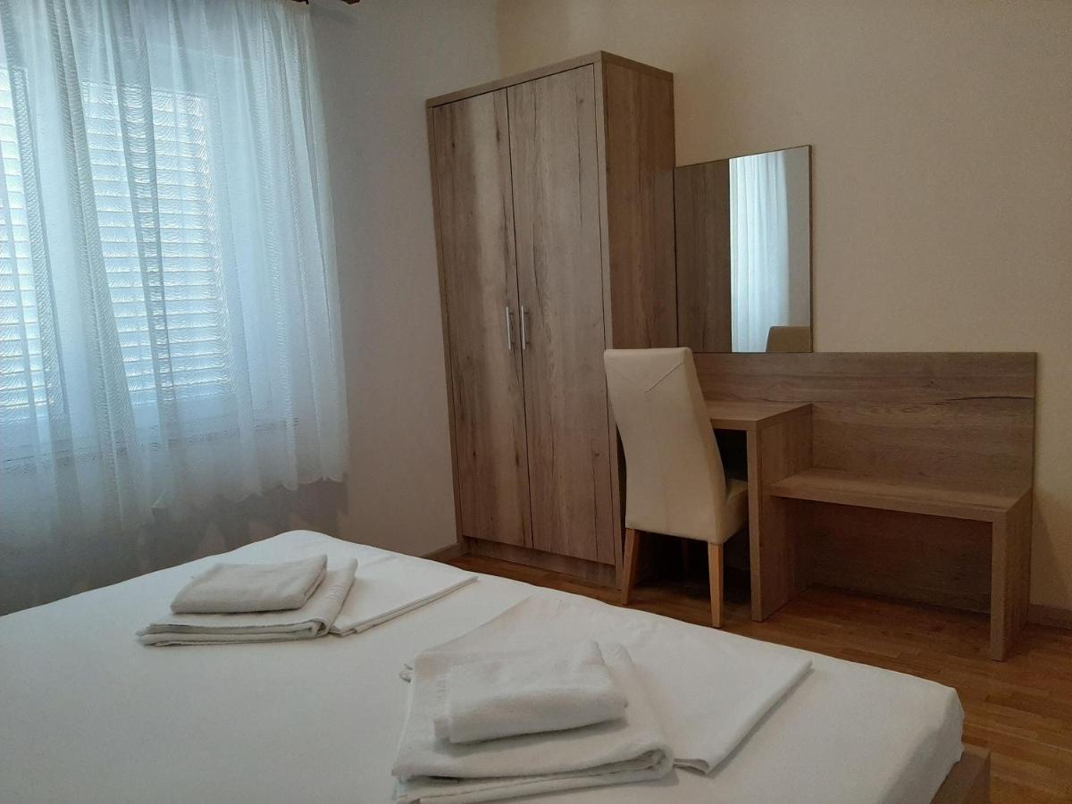 Apartments Edo Новаля Екстериор снимка