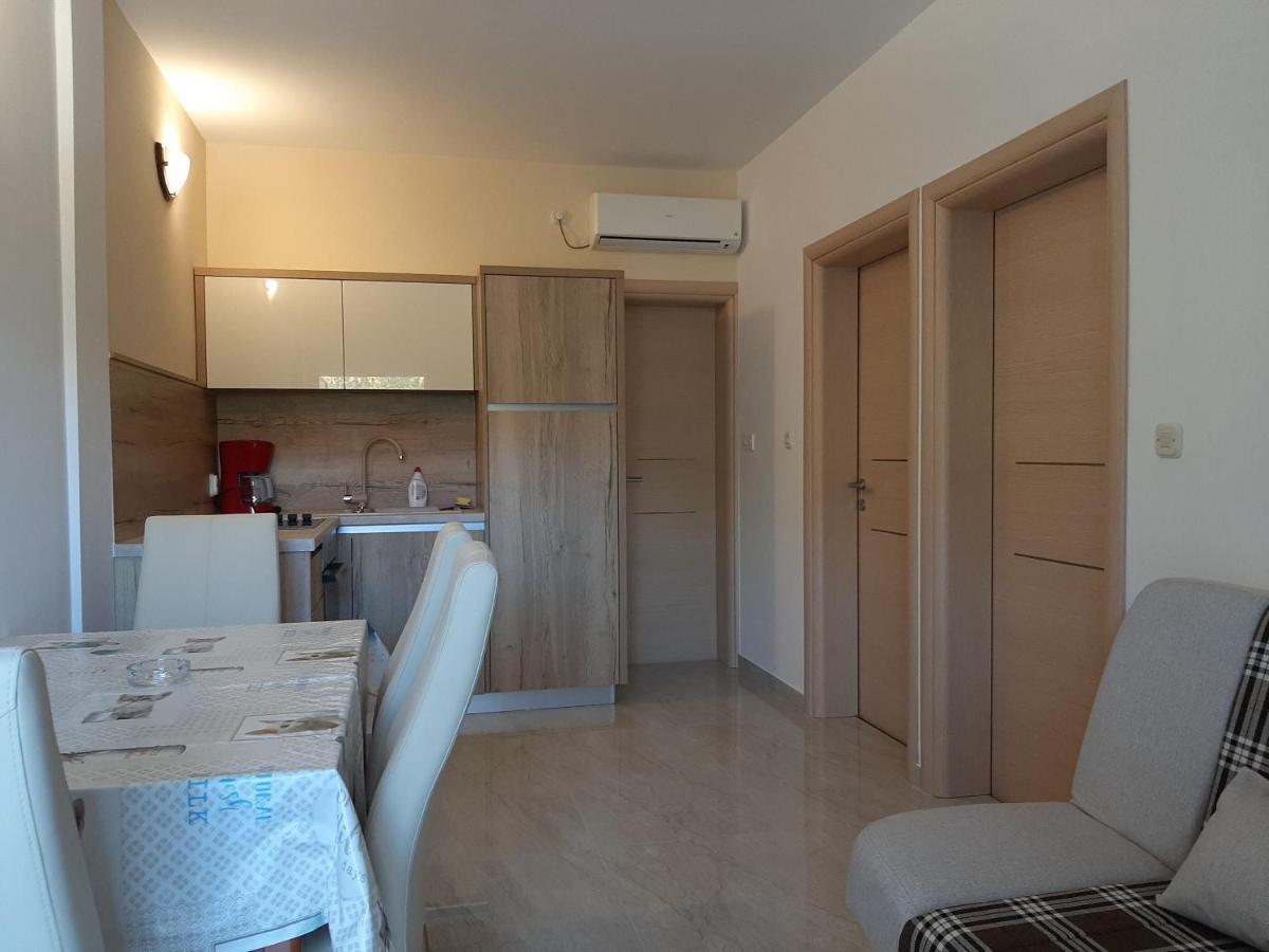 Apartments Edo Новаля Екстериор снимка