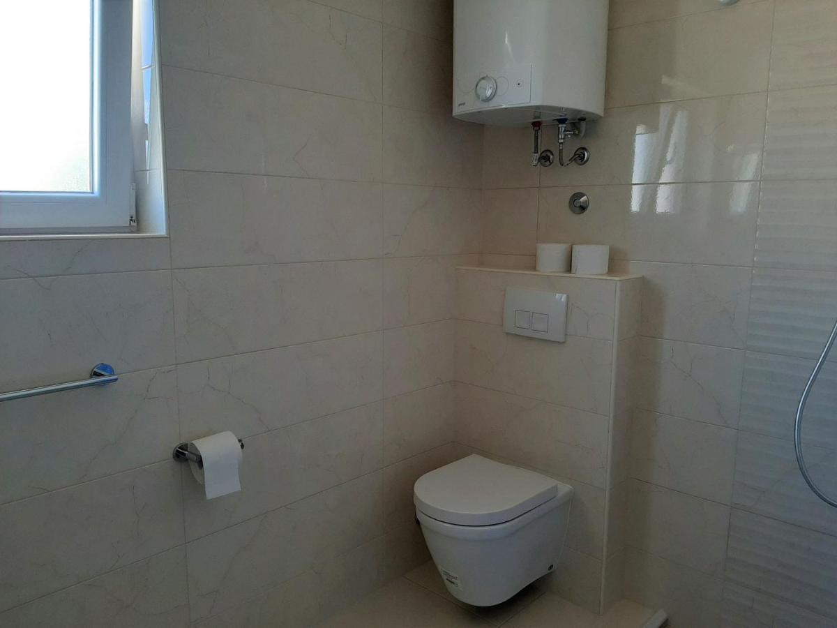 Apartments Edo Новаля Екстериор снимка