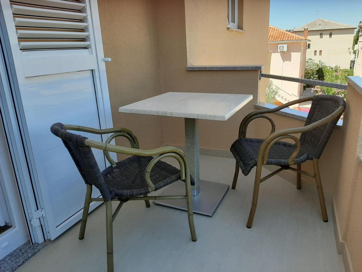 Apartments Edo Новаля Екстериор снимка
