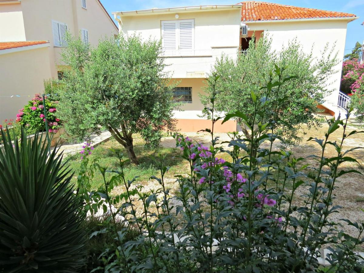 Apartments Edo Новаля Екстериор снимка