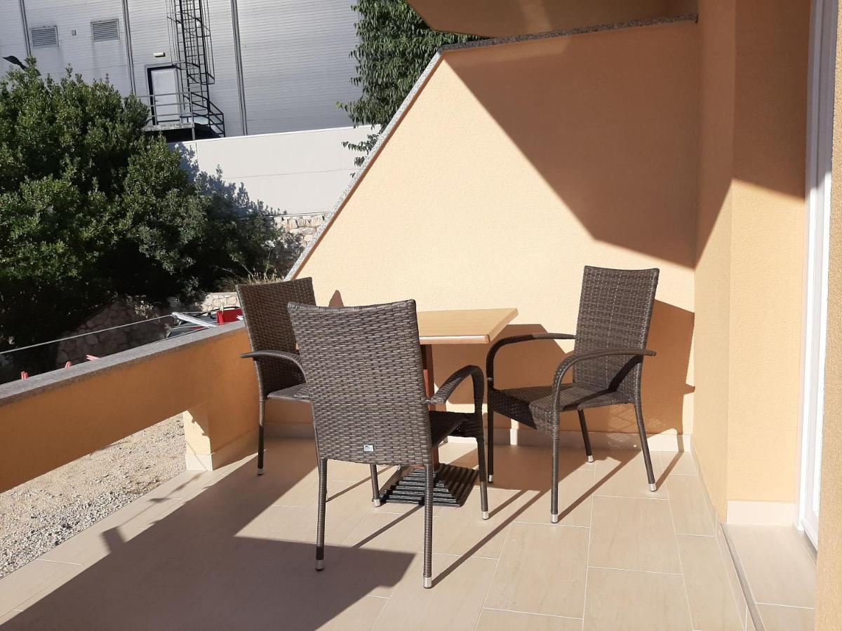 Apartments Edo Новаля Екстериор снимка