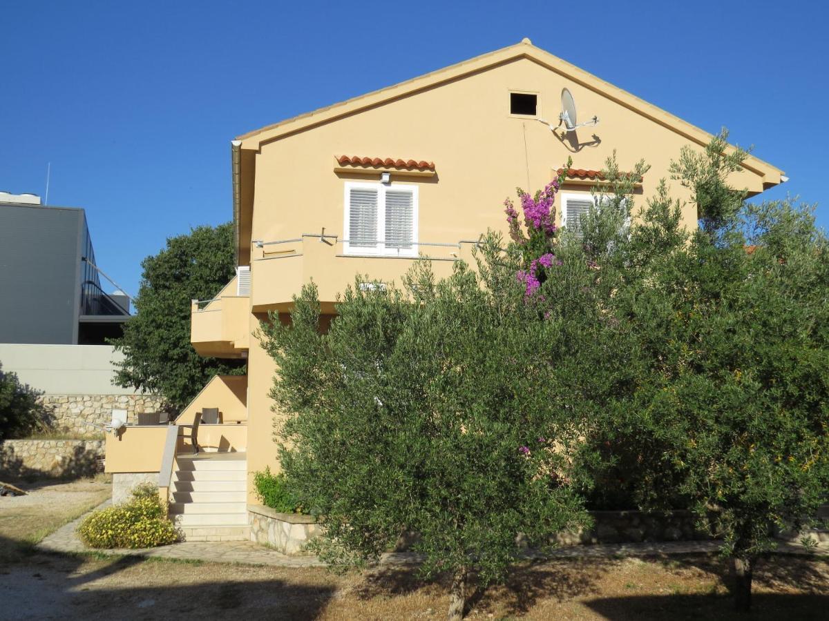 Apartments Edo Новаля Екстериор снимка