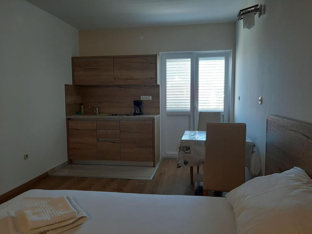 Apartments Edo Новаля Екстериор снимка