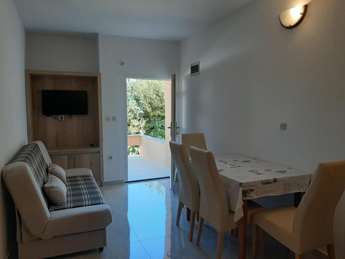 Apartments Edo Новаля Екстериор снимка