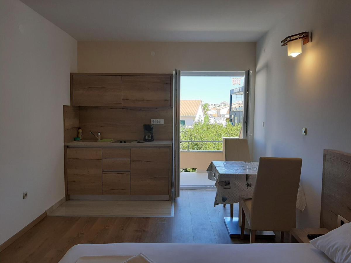 Apartments Edo Новаля Екстериор снимка