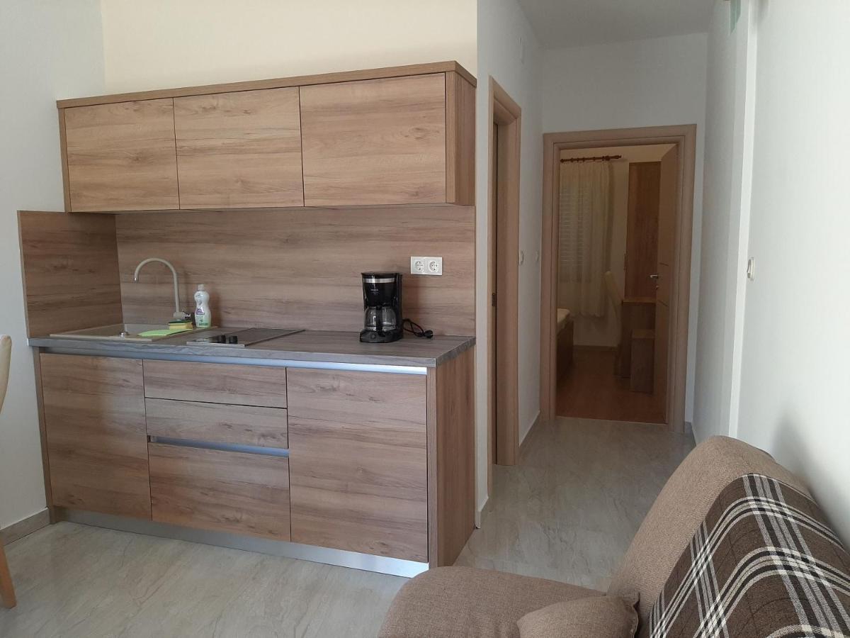 Apartments Edo Новаля Екстериор снимка