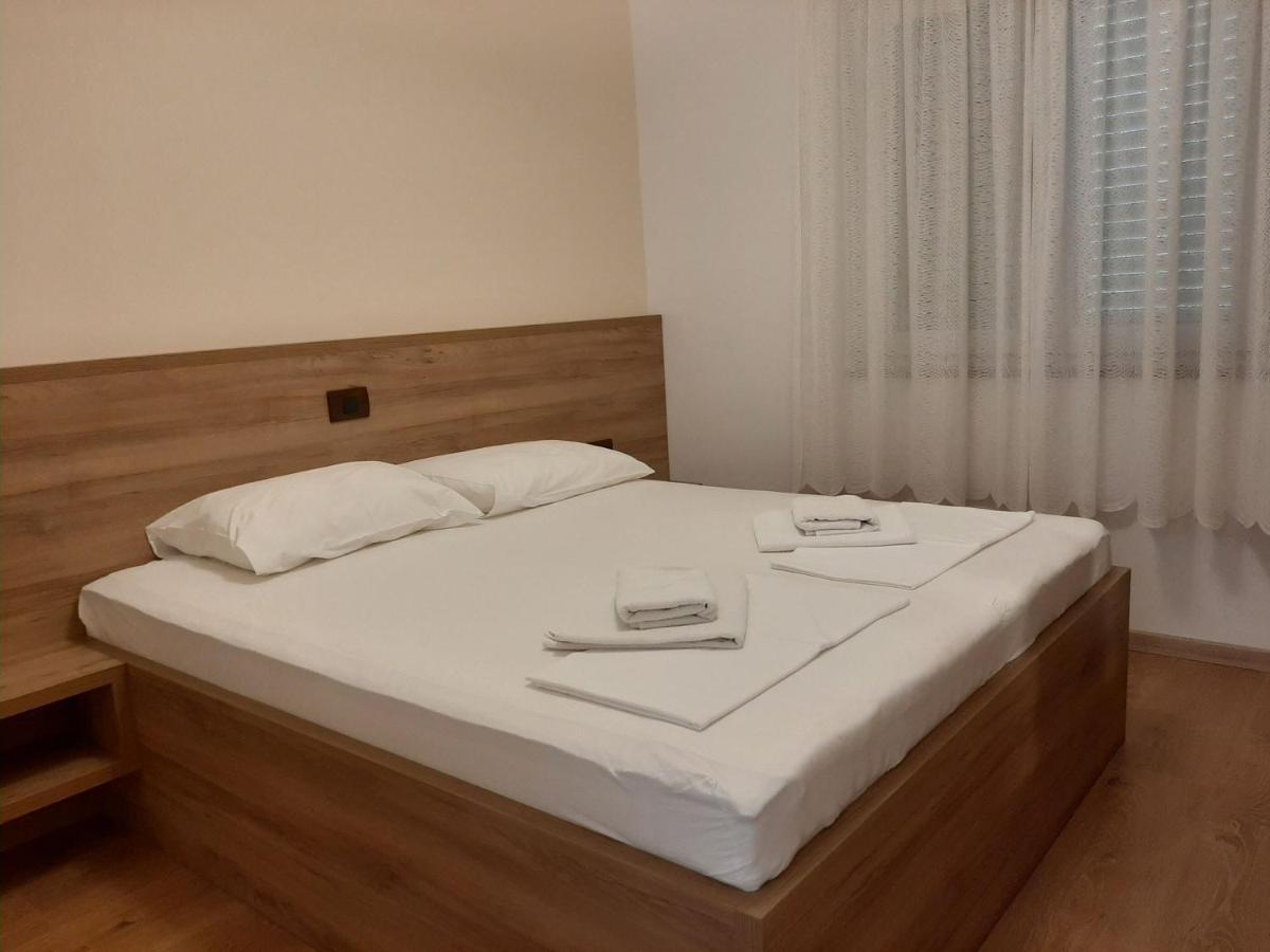 Apartments Edo Новаля Екстериор снимка
