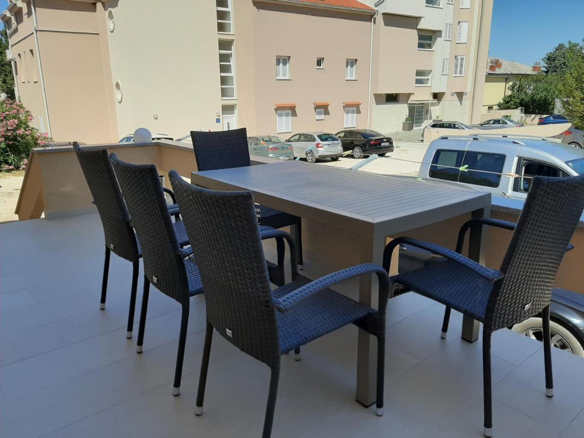 Apartments Edo Новаля Екстериор снимка