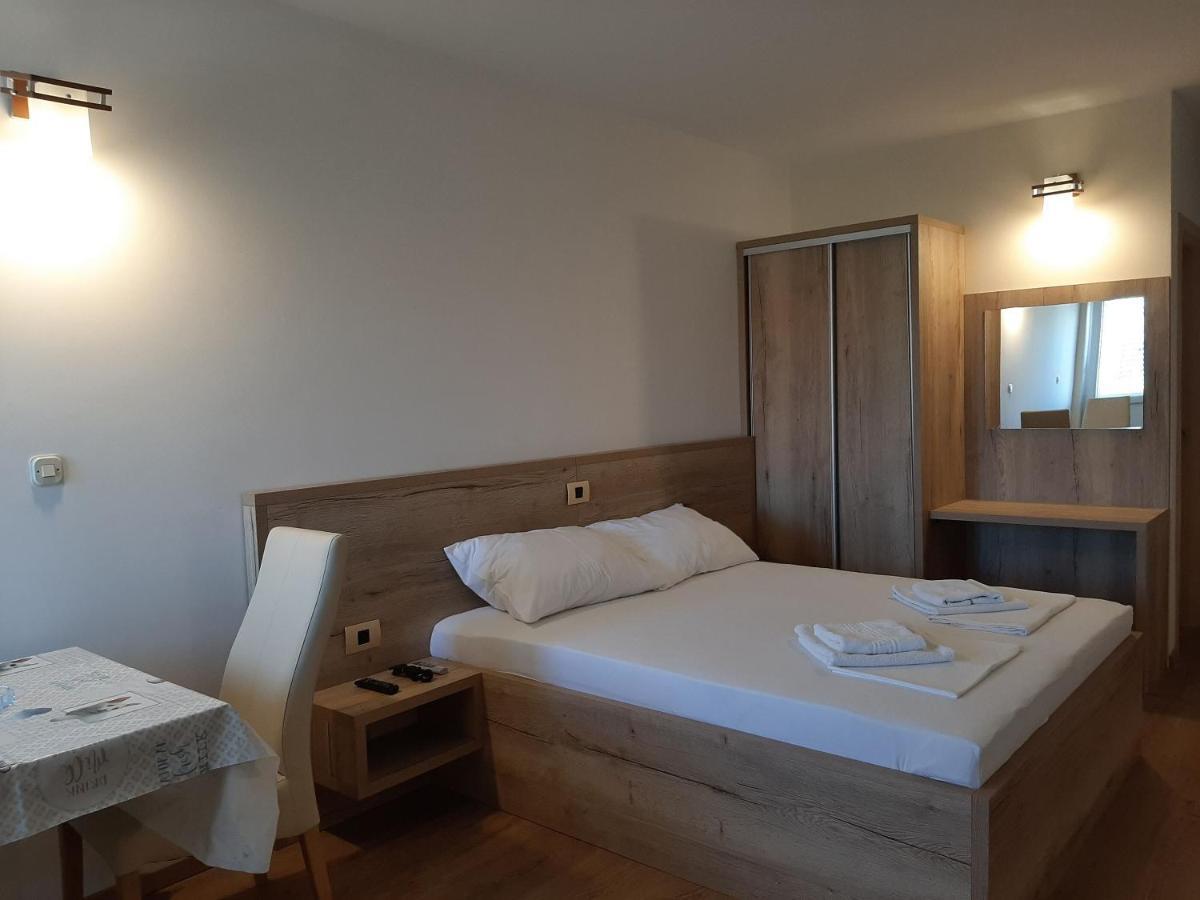 Apartments Edo Новаля Екстериор снимка