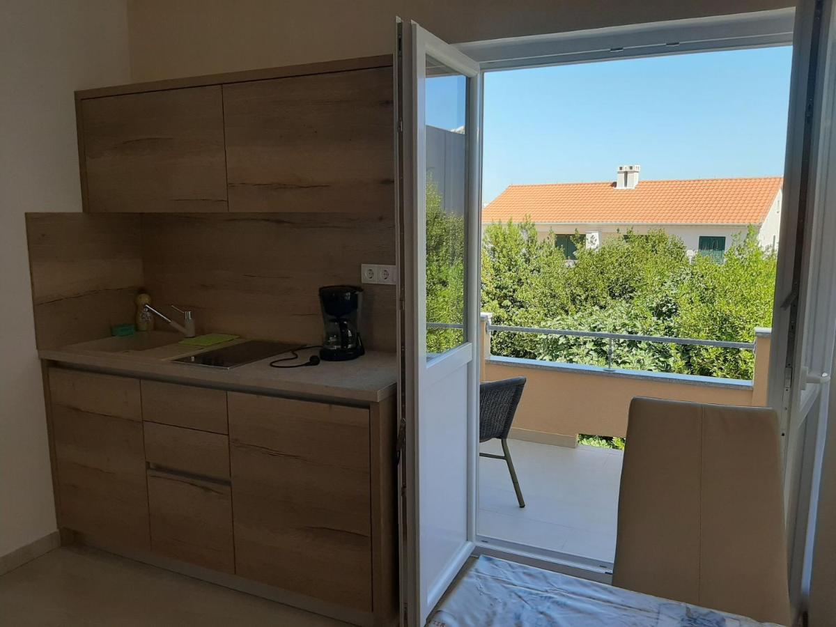 Apartments Edo Новаля Екстериор снимка