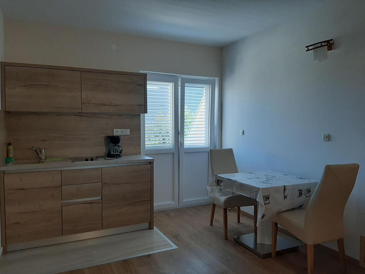 Apartments Edo Новаля Екстериор снимка