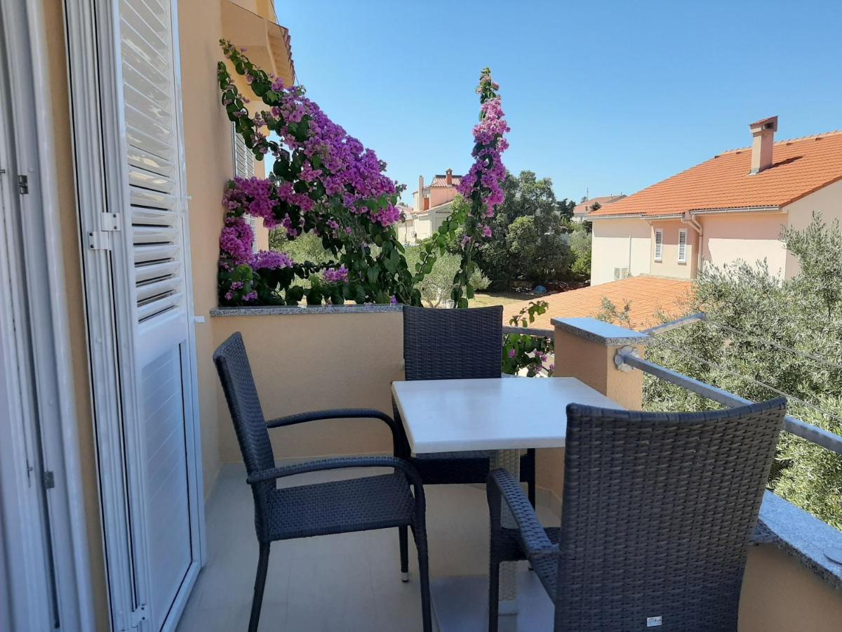 Apartments Edo Новаля Екстериор снимка