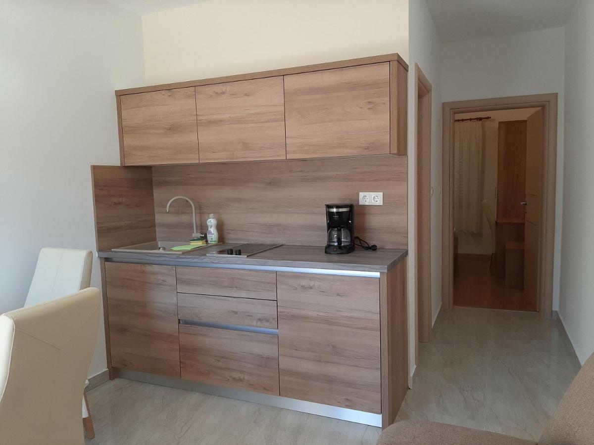 Apartments Edo Новаля Екстериор снимка