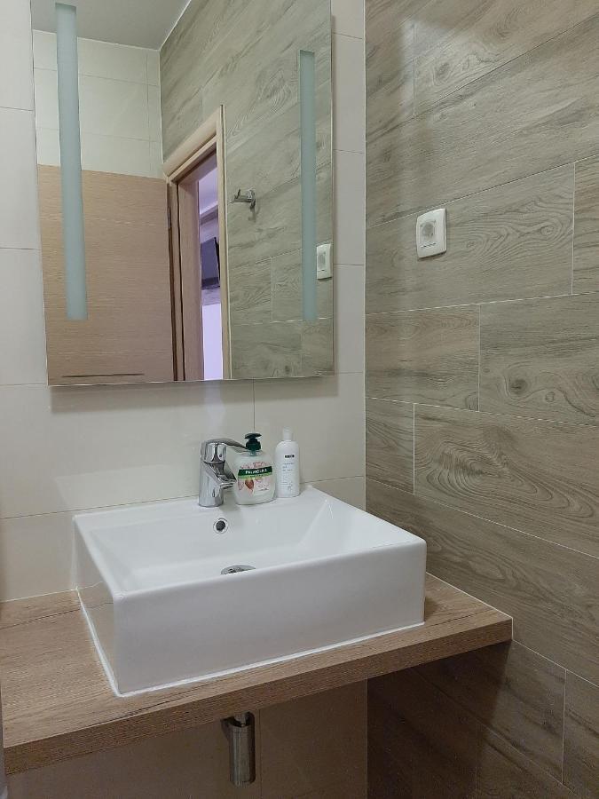 Apartments Edo Новаля Екстериор снимка